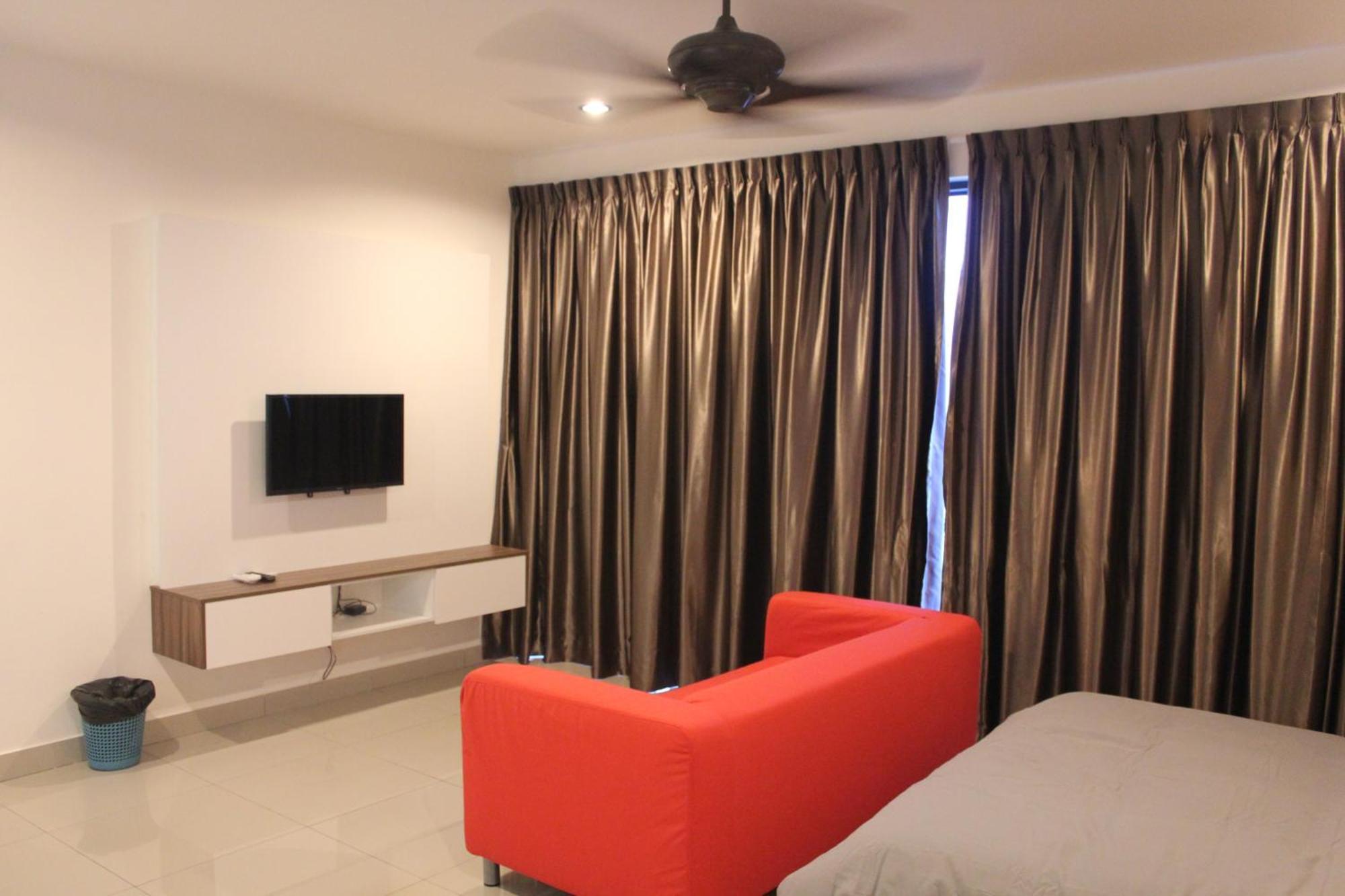 De Houz @ Setia Alam Trefoil Homestay *